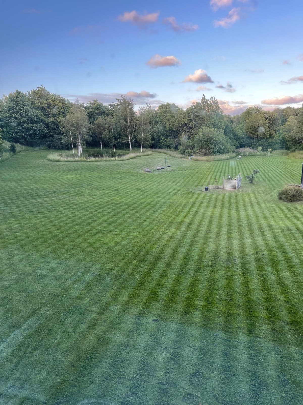 Gröna ängar vid kusten i Bohuslän