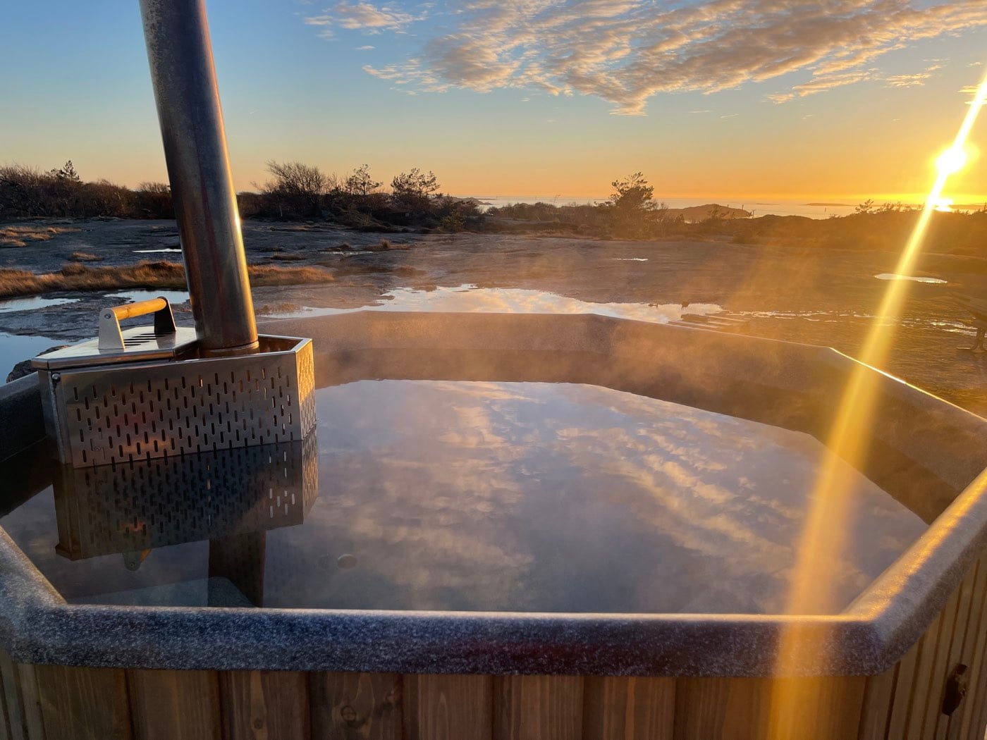 Hot tub at sunset with views in Bohuslän